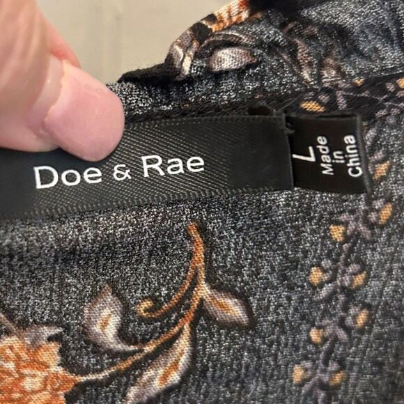 Doe & Rae Black Floral Blouse - Size Large - Picture 5 of 5